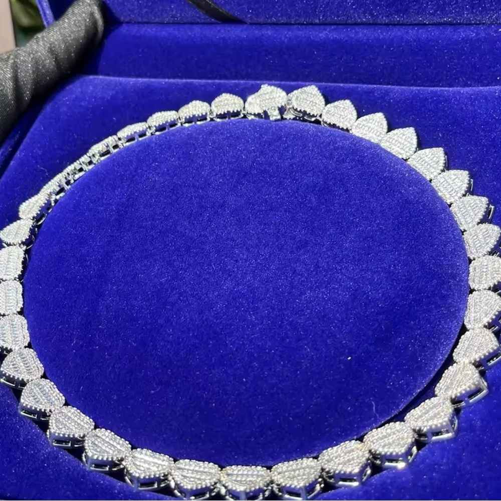 Heart baguette necklace